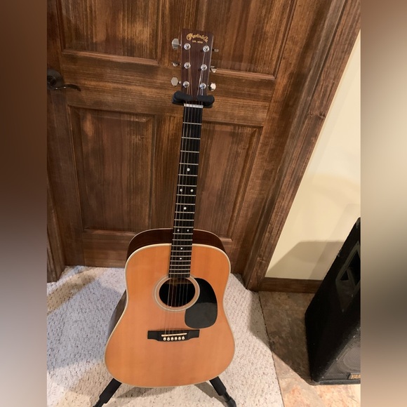 2002 Martin D-28 Six String Acoustic Electric Guitar with case - Picture 2 of 14